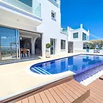 Erato Seafront Luxury Πρωταράς