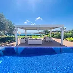 Βίλα Erato Seafront Luxury