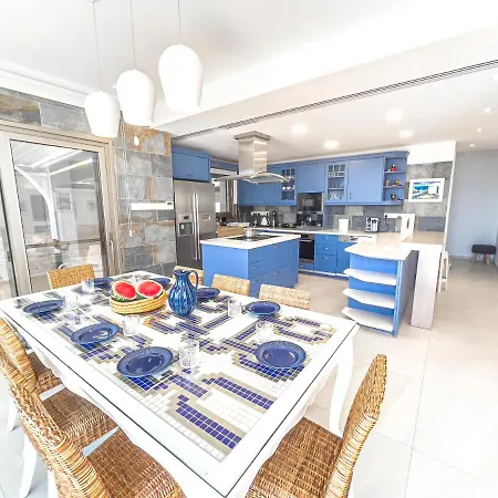 ヴィラ Erato Seafront Luxury
