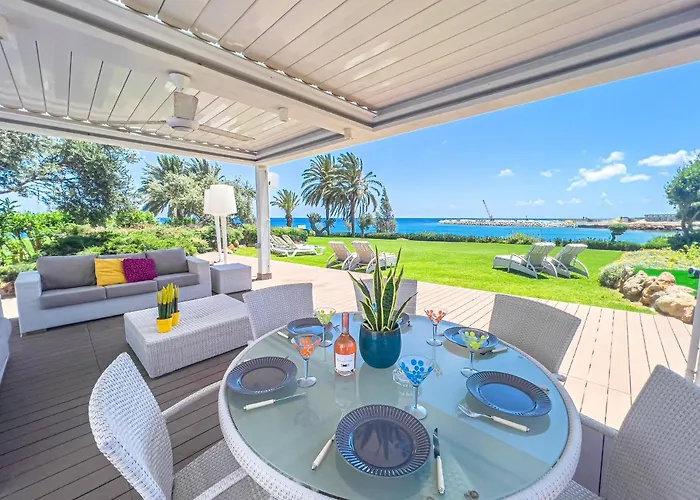 Βίλα Erato Seafront Luxury