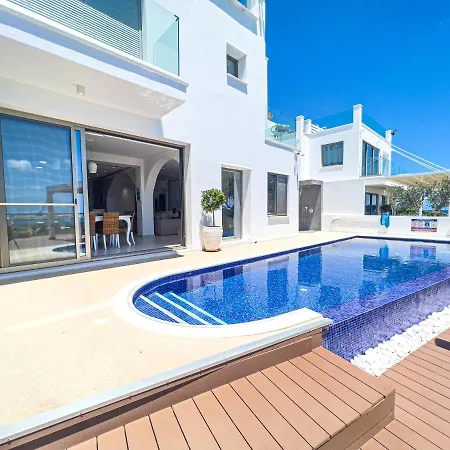 Erato Seafront Luxury Πρωταράς