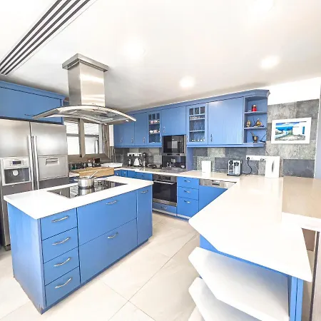 Βίλα Erato Seafront Luxury *