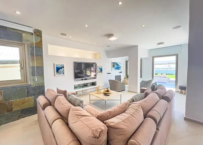 Erato Seafront Luxury Villa *