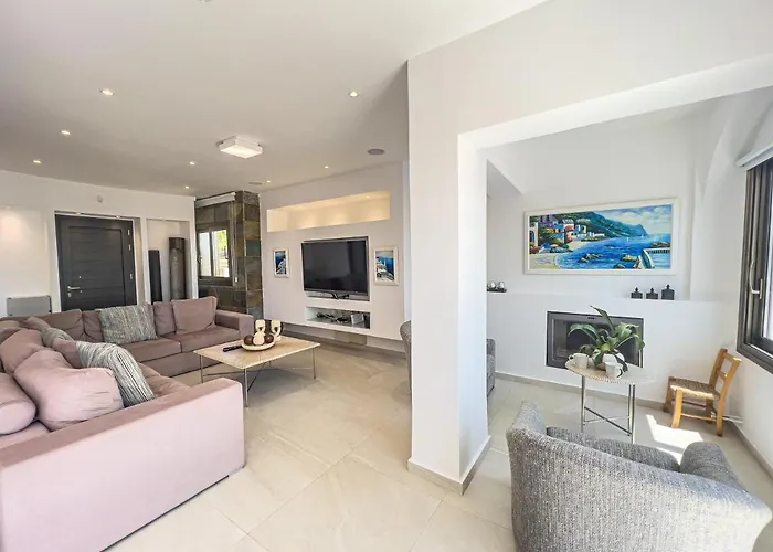 Willa Erato Seafront Luxury