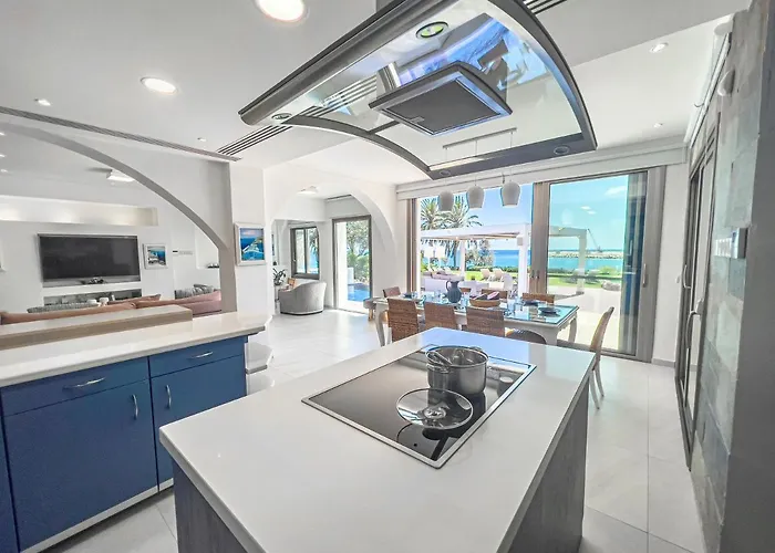 Erato Seafront Luxury Villa *