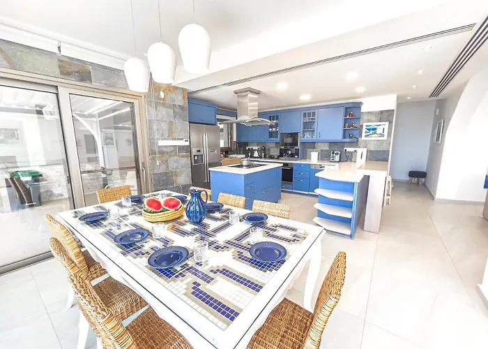 Willa Erato Seafront Luxury