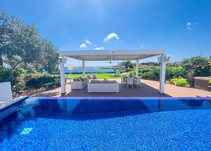 Willa Erato Seafront Luxury