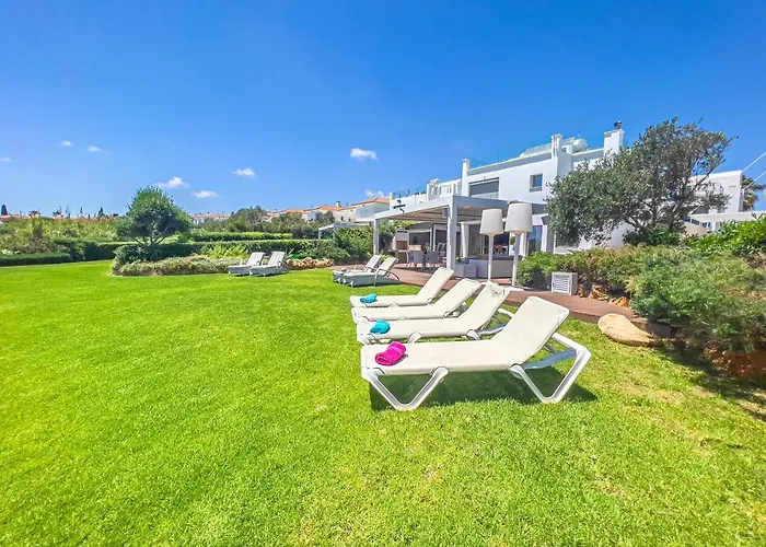 Willa Erato Seafront Luxury *