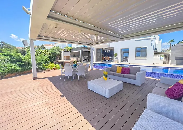 Erato Seafront Luxury Protarász