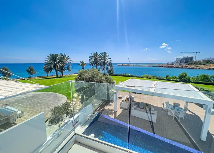 Erato Seafront Luxury Willa *