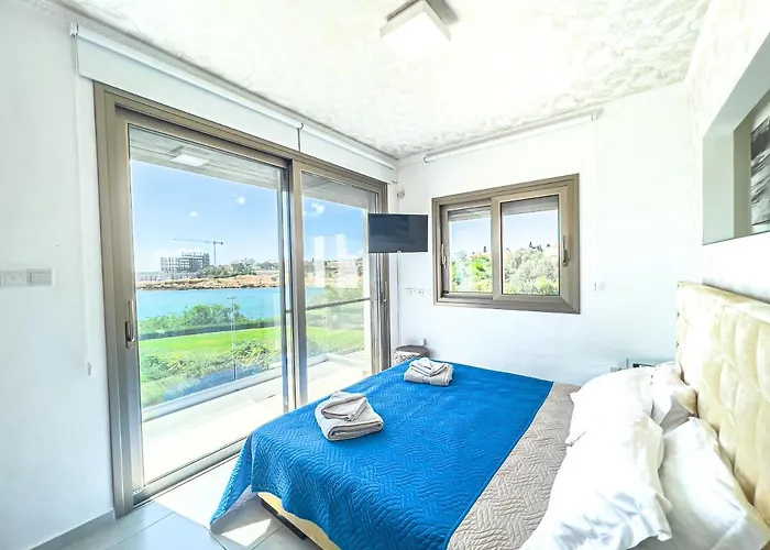 Erato Seafront Luxury Willa