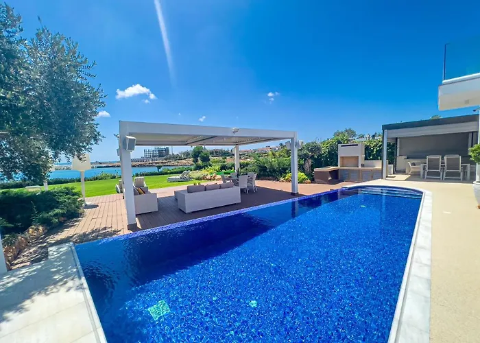 Erato Seafront Luxury * Protarász