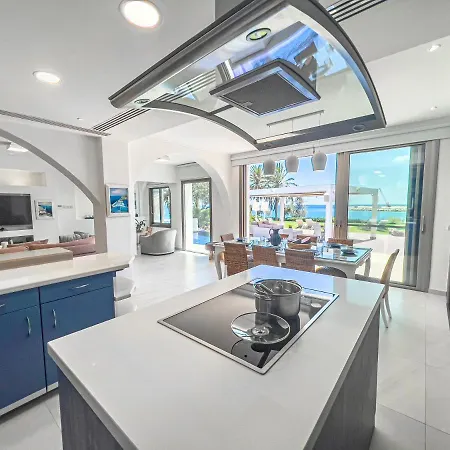 Erato Seafront Luxury Villa *